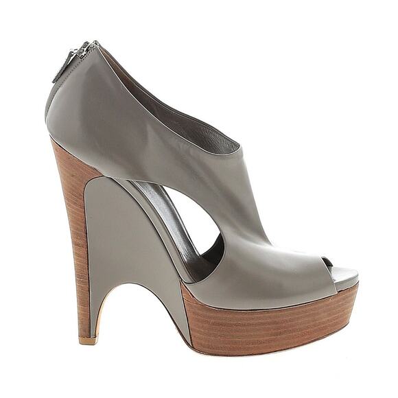 Authentic GUCCI Clemence Gray Leather Peep Toe Wedge Cut Out Heel Size EU 39/9 - Picture 1 of 10